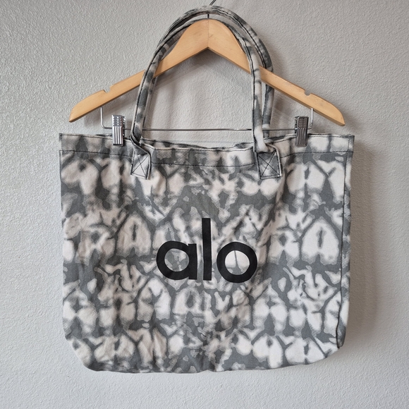ALO Yoga Black and Gray Patterned Tote Bag - Picture 1 of 3